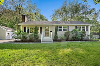 5 Diane Ln, Chelmsford, MA 01824