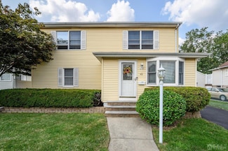 13 Fayette St, Edison, NJ 08817