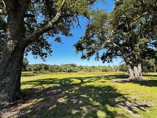 607 11th St, Pascagoula, MS 39567