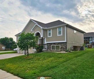 705 Englewood Dr, Kearney, MO 64060