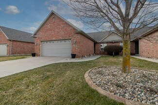 1715 Dunraven Rd, Bloomington, IL 61704