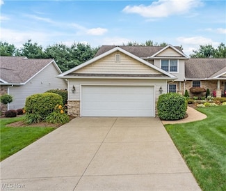 46 Hidden Pond Dr, Doylestown, OH 44230