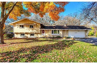 1422 73rd St, Windsor Heights, IA 50324