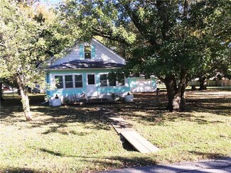 419 N 5th St, Lacygne, KS 66040
