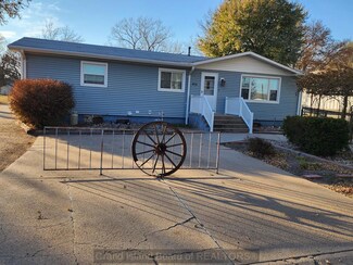 416 Cherokee Ave, Grand Island, NE 68803