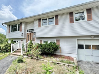 42 Merriewold Ln N, Monroe, NY 10950