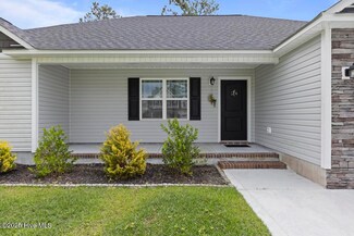 408 Wind Sail Ct, Sneads Ferry, NC 28460