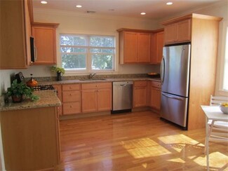 204 Elliot St Unit 2, Newton Upper Falls, MA 02464