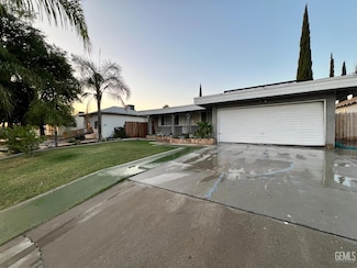 1208 W Point Dr, Bakersfield, CA 93305