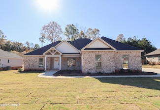402 Collins Estate Ave, Centerville, GA 31028