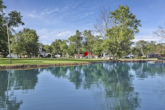 5557 Lake Shore Dr NE, Thornville, OH 43076