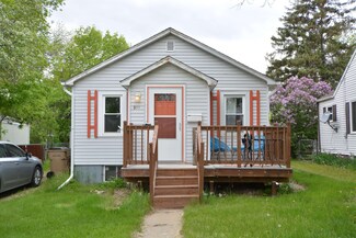 911 11th St NW, Minot, ND 58703