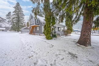 431 N Saginaw St, Holly Vlg, MI 48442