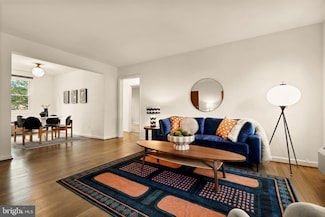 4818 Chevy Chase Dr Unit 303, Chevy Chase, MD 20815