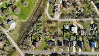 000 Shadylawn Ave, Shoreacres, TX 77571