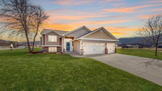 1528 Wildwood Dr, Lake City, MN 55041