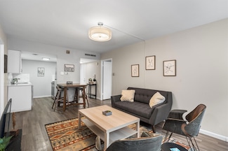 1800 Lavaca St Unit 307, Austin, TX 78701