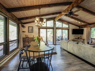 1037 Safford Rd, Hartford, VT 05001