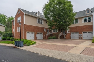 32 Berkeley Square, Berkeley Heights, NJ 07922
