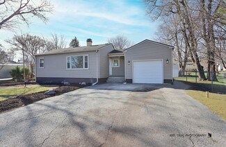 409 Nippersink Dr, McHenry, IL 60050