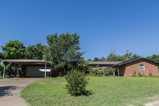 7005 Pleasant Hill Cir, Plainview, TX 79072
