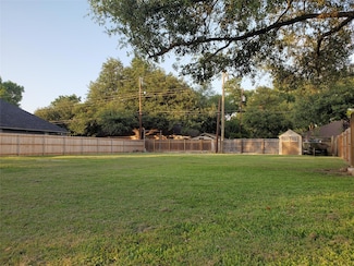 2200 Lark Ln, Taylor, TX 76574