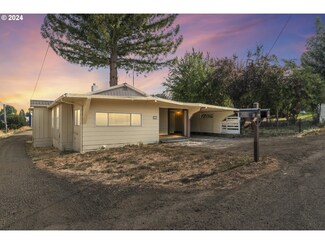 312 Pleasant Ave, Roseburg, OR 97470