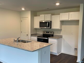 2370 Cypress Bend Cir, Hokes Bluff, AL 35903