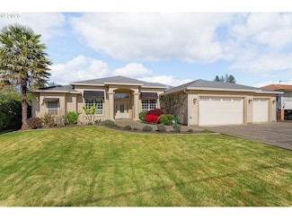 205 W Oriole Dr, Roseburg, OR 97471