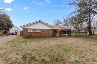 307 E Clark St, Clarkton, MO 63837