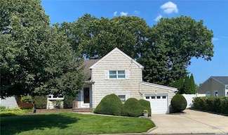 189 Siegel Blvd, Babylon, NY 11702