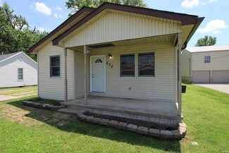 230 W Williams St, Chandler, IN 47610