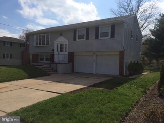 18 Knoll Rd, Stratford, NJ 08084