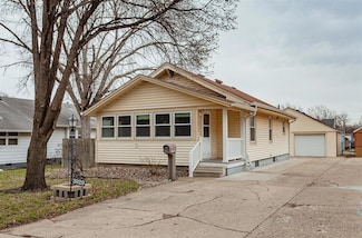 3929 3rd St, Des Moines, IA 50313