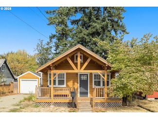 240 W Clarendon St, Gladstone, OR 97027