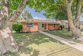 1812 Boyd St, Dallas, TX 75224