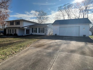 2970 Pleasant Ridge Dr, Hamilton, OH 45011