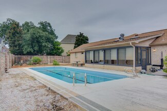 955 Grand Canal St, Gulf Breeze, FL 32563