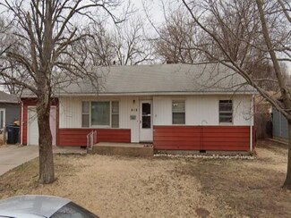 818 Spruce St, Newton, KS 67114