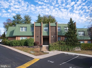 502 Meadowview Ln, Mont Clare, PA 19453