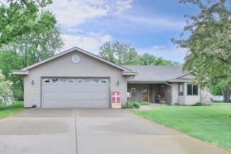 909 Lilac Ln, Little Falls, MN 56345