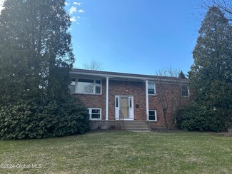 1035 Hickory Rd, Schenectady, NY 12309