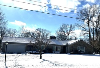 2 E Hazelcroft Ave, New Castle, PA 16105