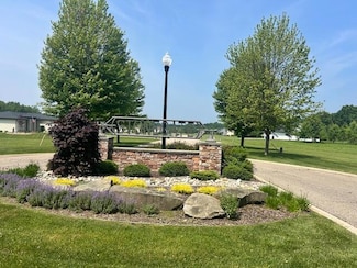 101 Stonegate Dr, Battle Creek, MI 49015