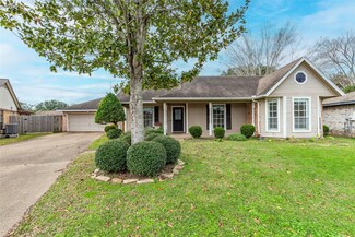 4610 Oakmont Cir, Pasadena, TX 77505