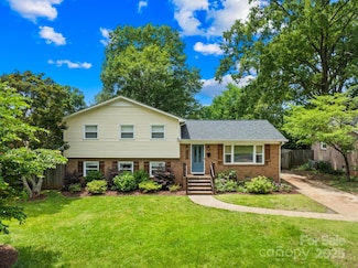 2919 Dunaire Dr, Charlotte, NC 28205