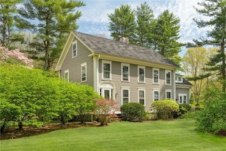 4 Torrey Rd, Cumberland, RI 02864