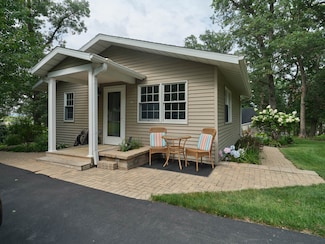 30 Galena Oaks Dr, Elizabeth, IL 61028