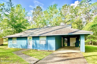 6 Dogwood Cir, Diamondhead, MS 39525
