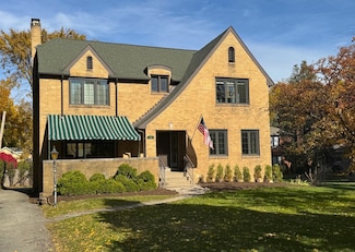 219 E Saint Charles Rd, Elmhurst, IL 60126